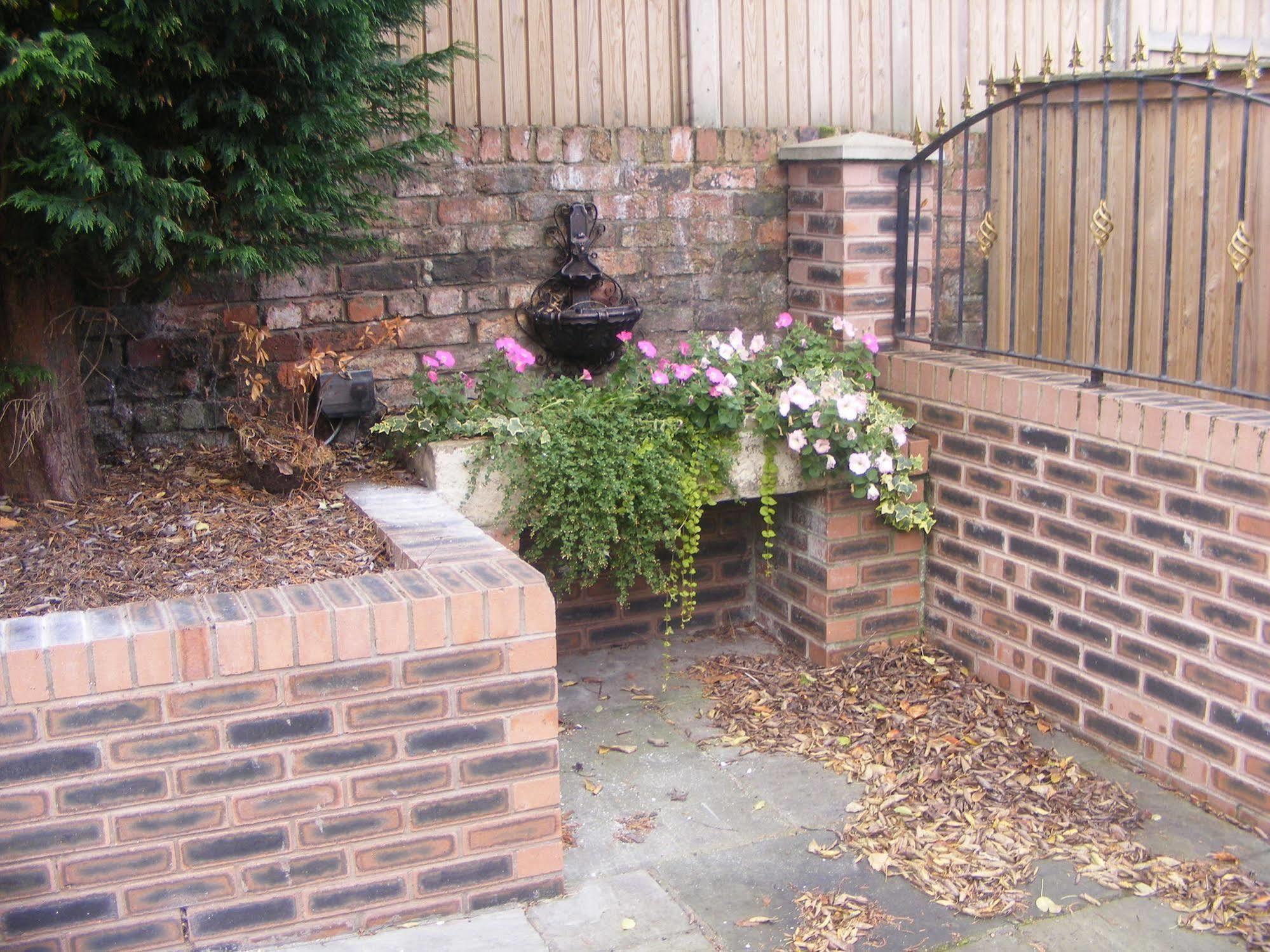 Shrewsbury Lodge Birkenhead Exterior photo